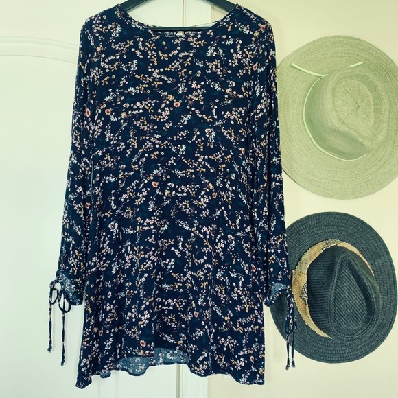 AE Long-Sleeve with Open Arm Slit Flowy Summertime Floral Mini Dress | Size: L - Picture 10 of 10